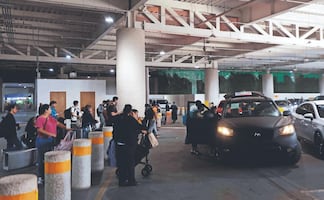 “Ya se relajó”: taxis por aplicación operan otra vez dentro del AICM pese a restricciones
