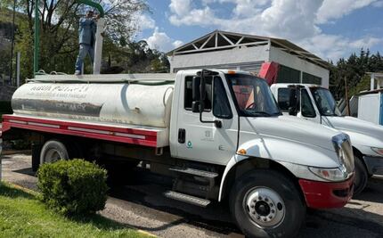 Más de 700 pipas garantizan agua en hospitales y penales tras el combate al huachicoleo del agua en Edomex