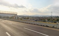Mujer intenta cruzar la México-Puebla y muere arrollada, el conductor la deja y huye
