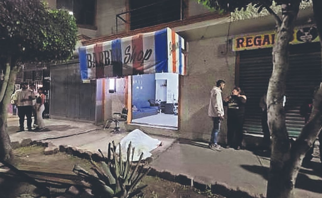 Lo pelaron al otro lado: Balean a Julio César afuera de una barbería en Iztapalapa. Foto: (Especial)
