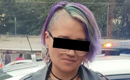 VIDEO: "Lady Patadas" golpea a policías por no dejarla irrumpir en la casa de su ex 