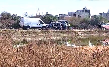 Hallan cuerpo flotando en Valle de Chalco: autoridades se echan la bolita para llevarse el cadáver 