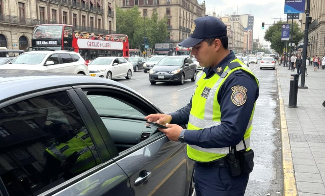 Imagen ilustrativa: IA (Sanción por vidrios polarizados en la CDMX: ¿Qué otras modificaciones al auto pueden costar una multa?)