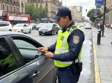 Sanción por vidrios polarizados en la CDMX: ¿Qué otras modificaciones al auto pueden costar una multa?