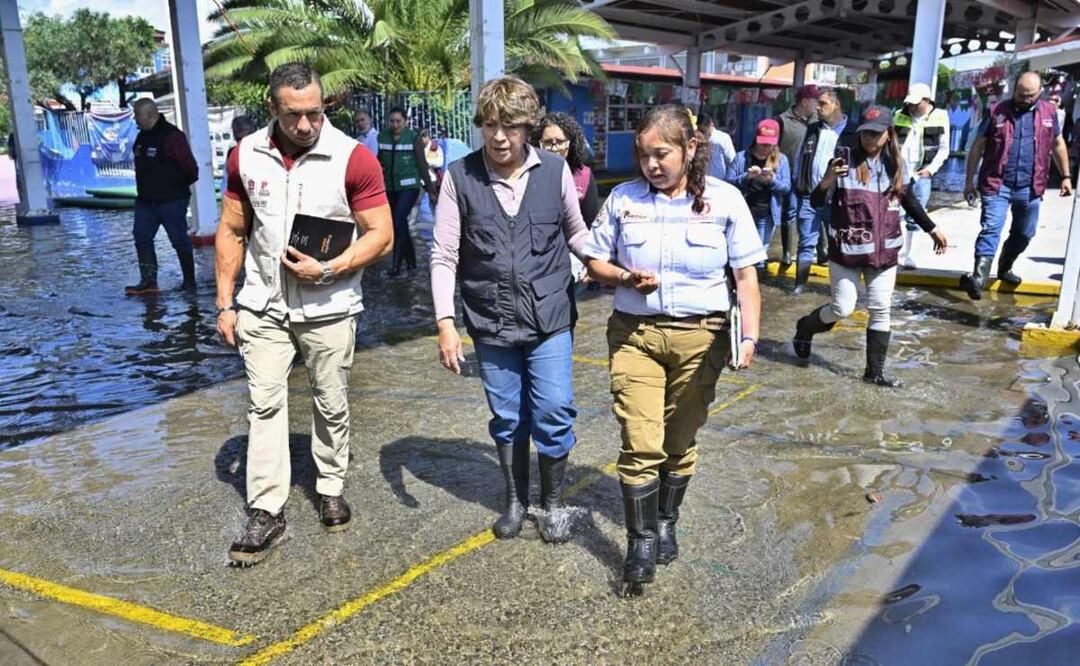 Delfina Gómez supervisa atención a familias afectadas por lluvia en Neza. Foto: (Gobierno del Estado de México)