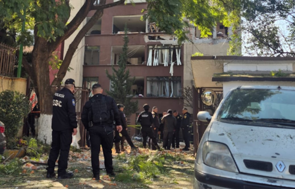 Explosión por fuga de gas deja varios heridos de gravedad y departamentos dañados, en Paseos de Taxqueña (Foto: Obed Coeto)