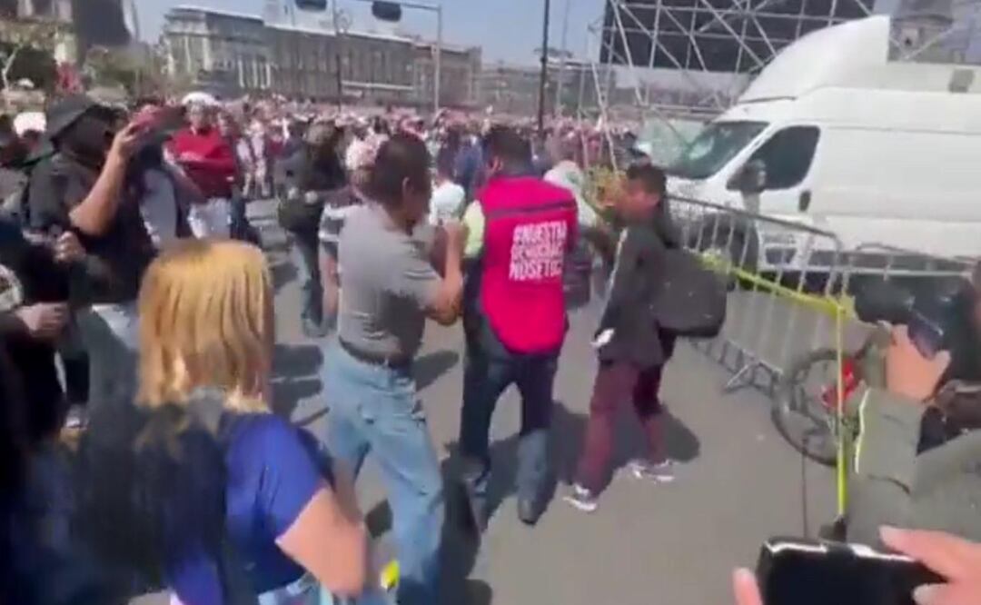 En el Zócalo de la CDMX defienden la democracia a trancazos