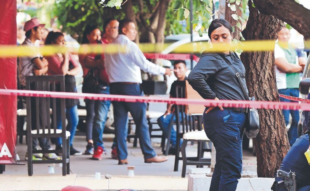 Hombres armados desatan balacera en una taquería de Iztacalco y despachan a uno al más allá