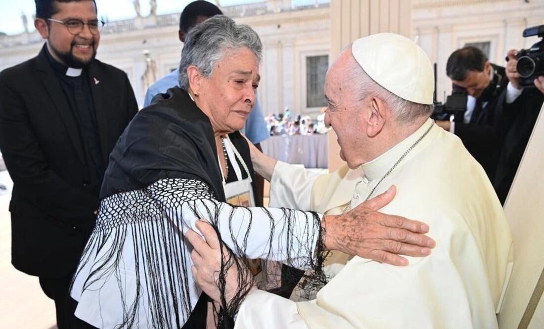 El papa Francisco y "Doña Mary", madre buscadora de México Foto: (Centro Prodh)