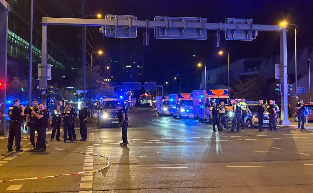 Un muerto y 15 heridos tras atropellamiento en un desfile LGBT en Berlín. Foto: AP