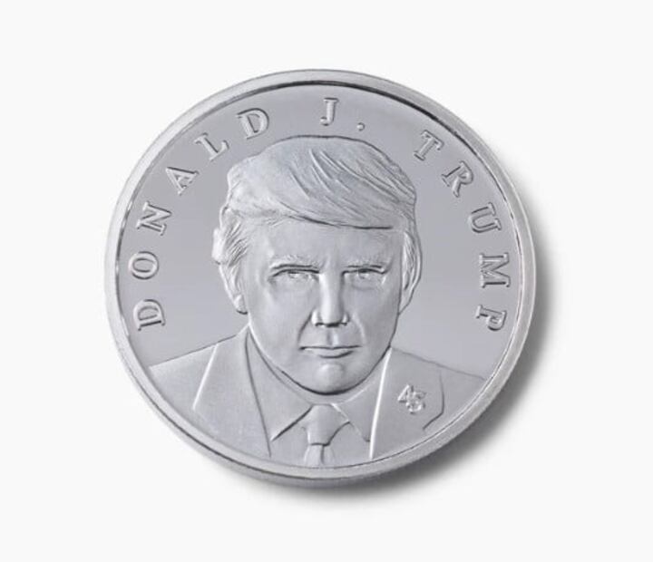 donalt_trump_vende_monedas.jpeg