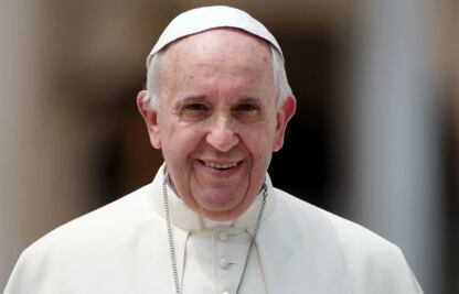 Papa Francisco mejora después de complicaciones respiratorias y renales