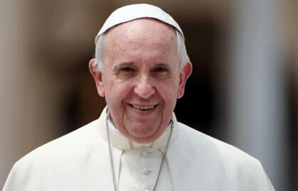 Papa Francisco mejora después de complicaciones respiratorias y renales