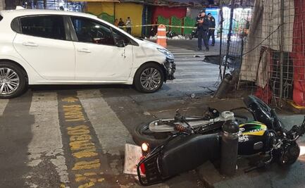 Sin casco y en sentido contrario: Biker pierde la vida en brutal choque en la CDMX