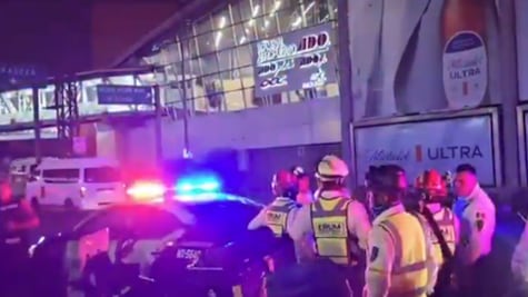 Video: A unos días del mundial, cae techumbre de puente en el AICM