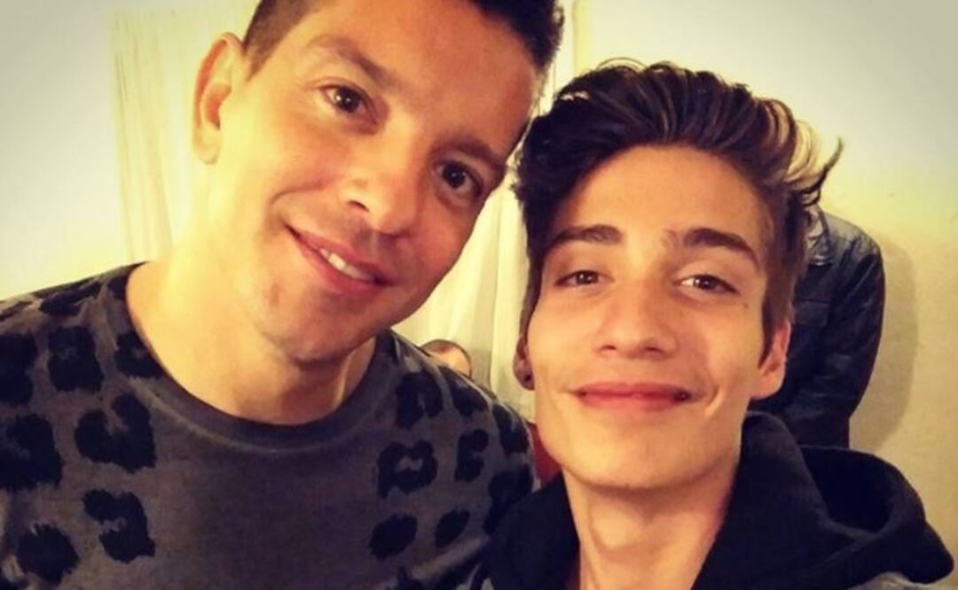 ¿Vive en la calle y anda con Carlos Rivera? Hijo de Yahir aclara rumores en su contra