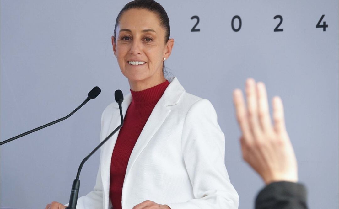 Claudia Sheinbaum presenta a tres colaboradores de la Presidencia de la República