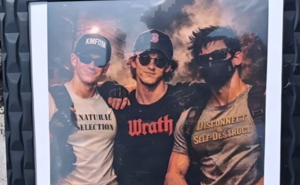 Imagen: Especiales (Imagen realizada con inteligencia artificial donde a Jasso se le puede ver junto a Eric Harris y Dylan Klebold)