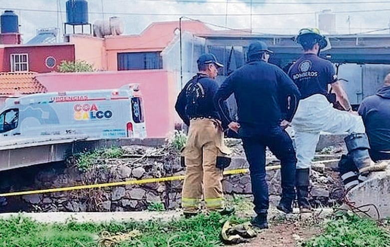 Macabro hallazgo en Coacalco: Encuentran cadáver flotando en canal de aguas negras