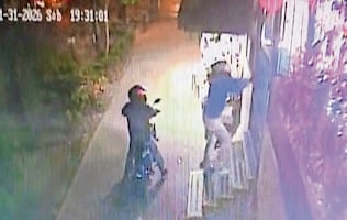 Balacera en la Roma: Exconvicto recibe siete disparos dentro de marisquería... ¡y sobrevive!