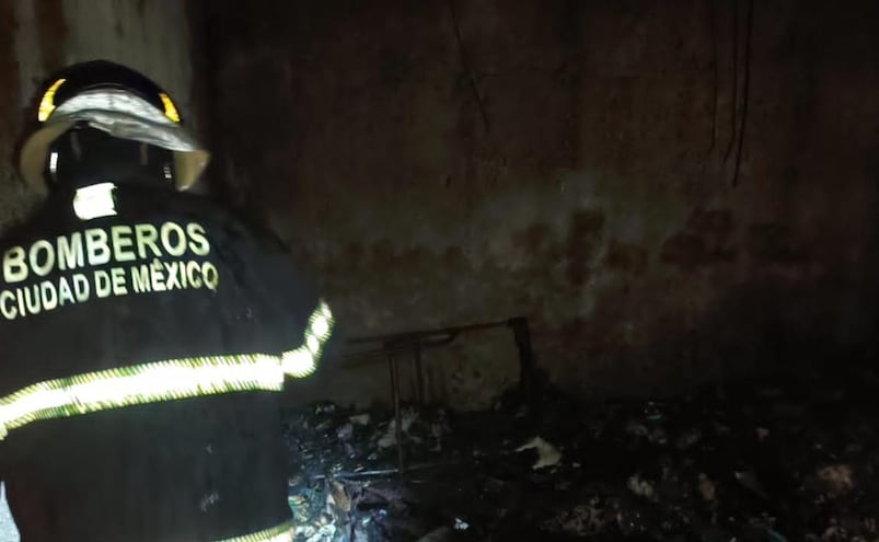 Pidió auxilio, pero las llamas lo atraparon dentro de su casa en Venustiano Carranza