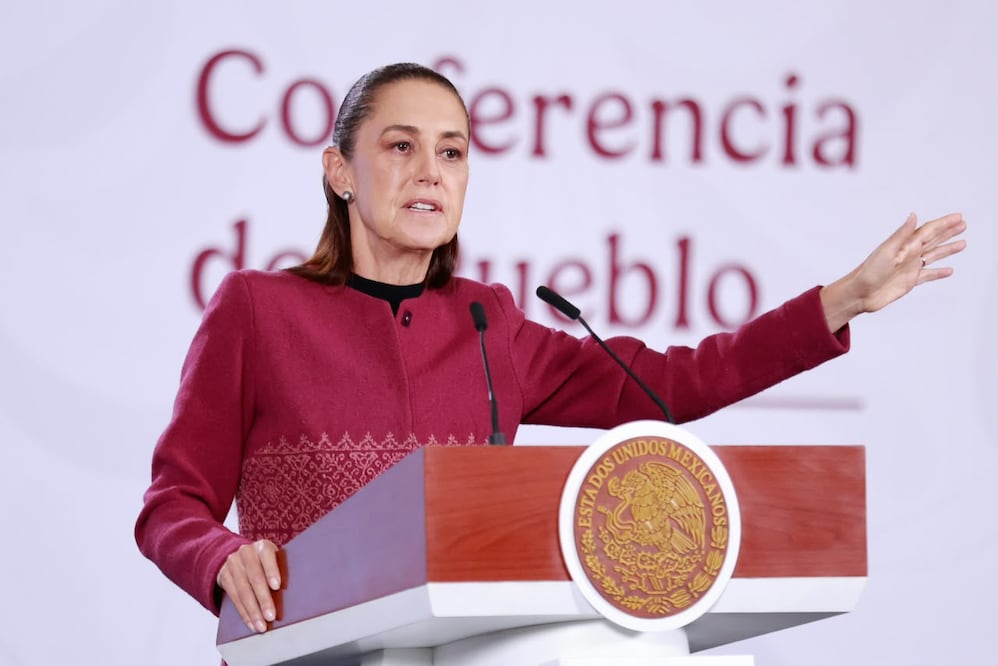 Regulación del uso de celulares en escuelas: Sheinbaum busca crear conciencia, no solo prohibir. Foto: (Diego Simón)