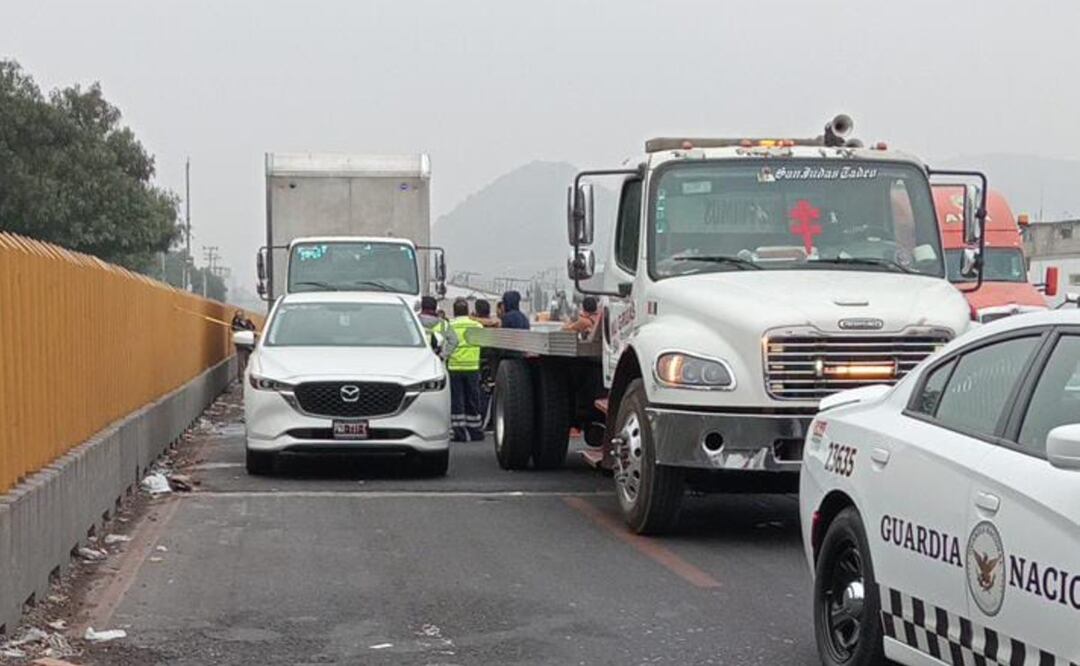 Tráiler impacta coche en la México-Puebla y muere prensada una mujer