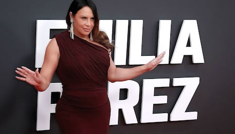 Karla Sofía Gascón contra su reputación: arremete hacia actriz y salen a la luz polémicos tuits