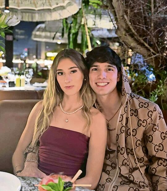 Tatiana Flores y su novio (Foto: X)