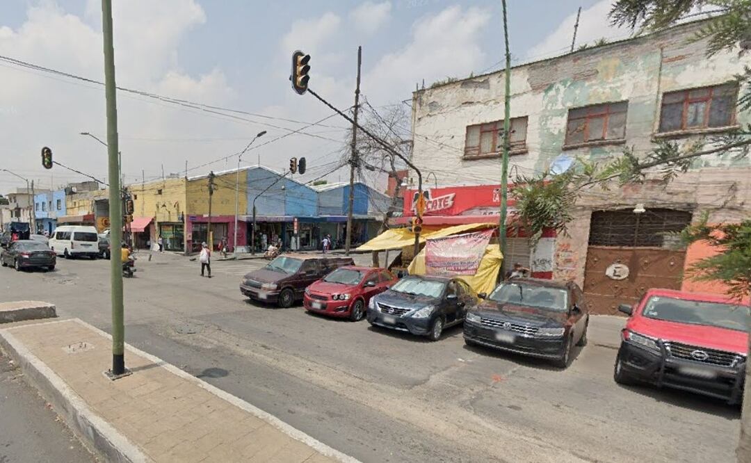 Se echan a “halcón” afuera de tiendita de abarrotes, en la Venustiano Carranza