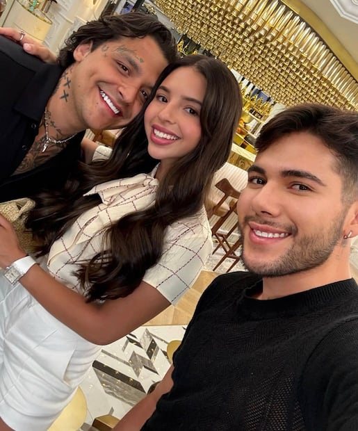 Ángela Aguilar y Christian Nodal junto a estilista (Vía: Instagram)