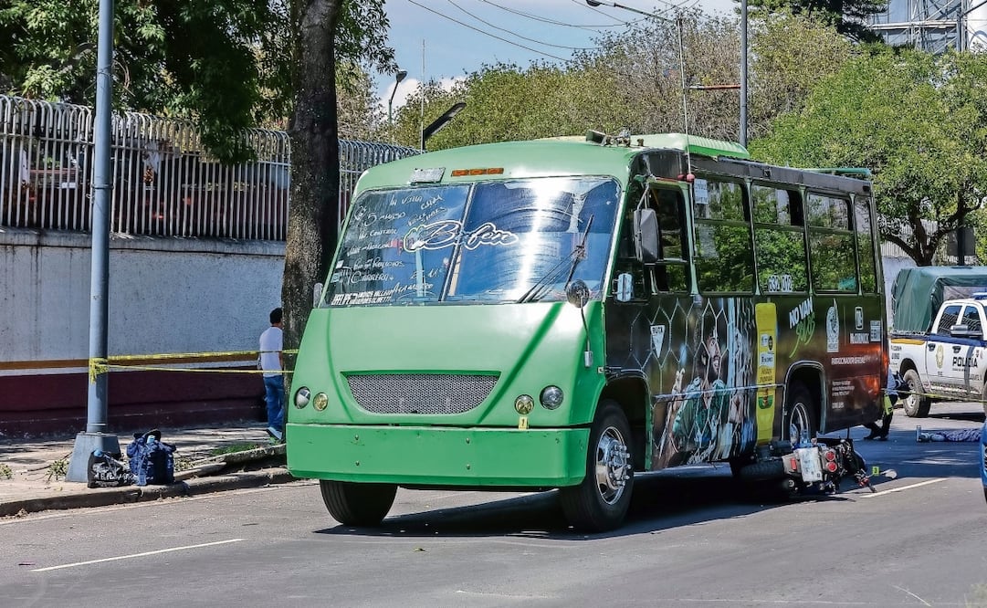 Una motociclista de aproximadamente 25 a 35 años falleció tras verse involucrada en un accidente con un camión de transporte público. Foto: Osmar Alvarado / EL GRÁFICO