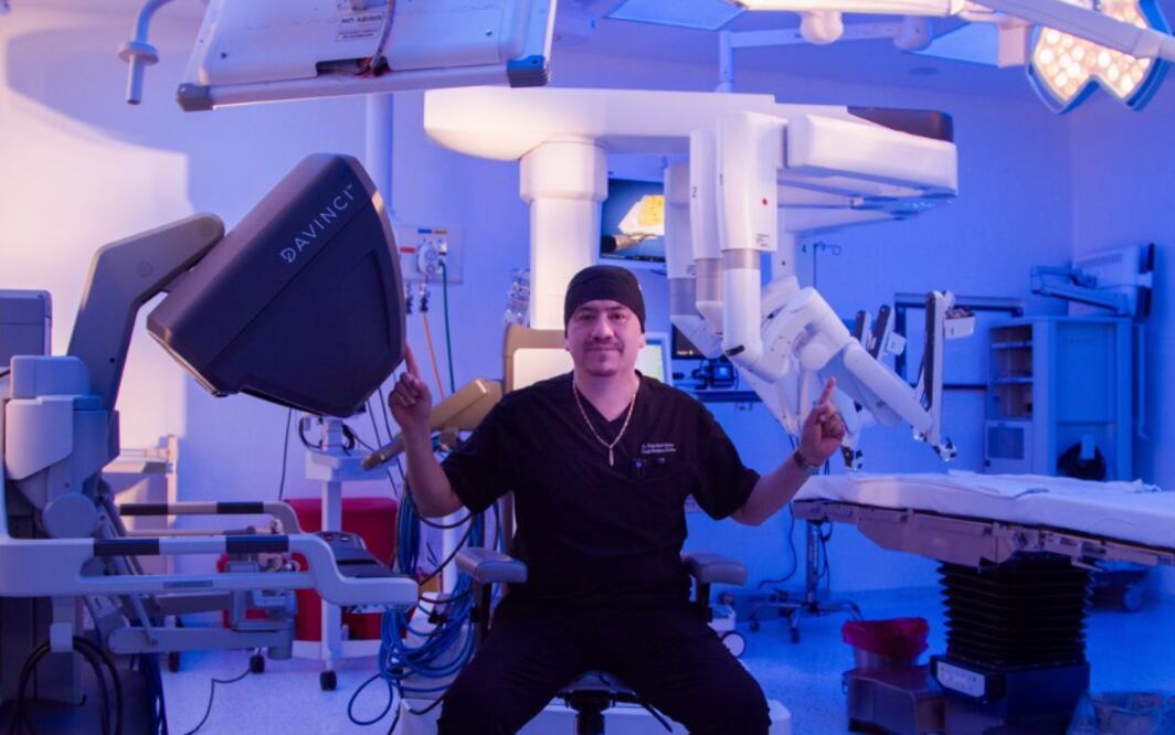 Con dos cirugías, a cargo del oncólogo Ricardo Morales, se puso en marcha el Centro de Cirugía Robótica y Oncológica en el Hospital Adolfo López Mateos (Foto: Especial)