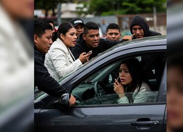 Conductora es acorralada y amenazada por 'Los 300' en Ecatepec tras accidente