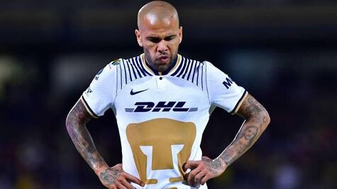Dani Alves enfrenta demanda de Pumas por abandonar el club