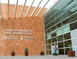 La Megafarmacia sólo es bodega: ¿Por qué no ha representado una solución al desabasto de medicamentos?