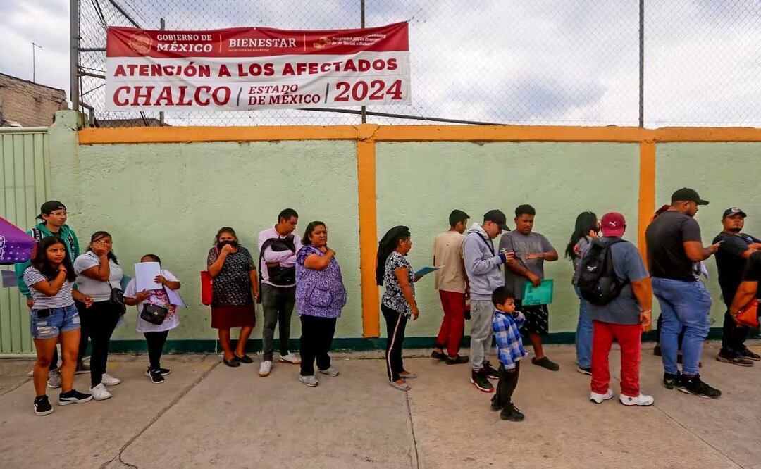 Arranca la entrega de dinero a familias afectadas por inundación, en Chalco