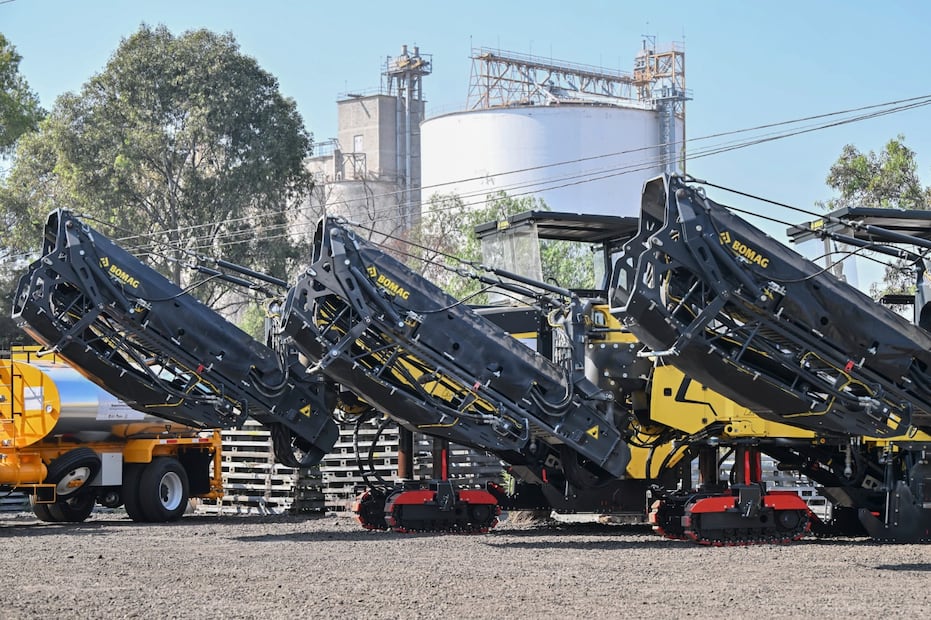 Foto: Especiales (Trenes de pavimentación entregados al Gobierno Mexiquense )
