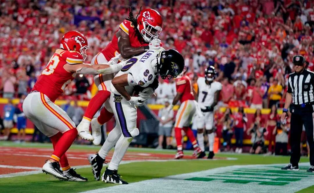 Kansas City debuta en la temporada con victoria ante Baltimore... ¡Por dedazo!