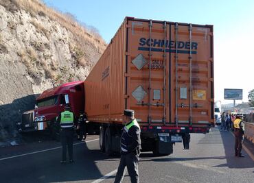 Caos vial en la Chamapa-Lechería, tras intento de asalto que cobra la vida de un trailero en Atizapán