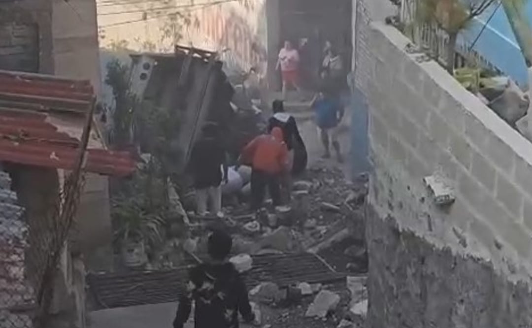 Tragedia en Naucalpan: Camión sin frenos se estampa y arrolla a una mujer. Foto: (Especial)