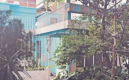 Vecinos encuentran sin vida a abuelita tras notar señal de auxilio, en Iztapalapa