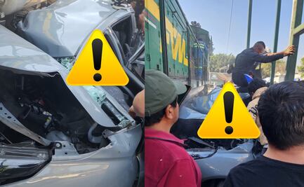 Automovilista queda prensado tras intentar ganarle el paso al tren en CDMX