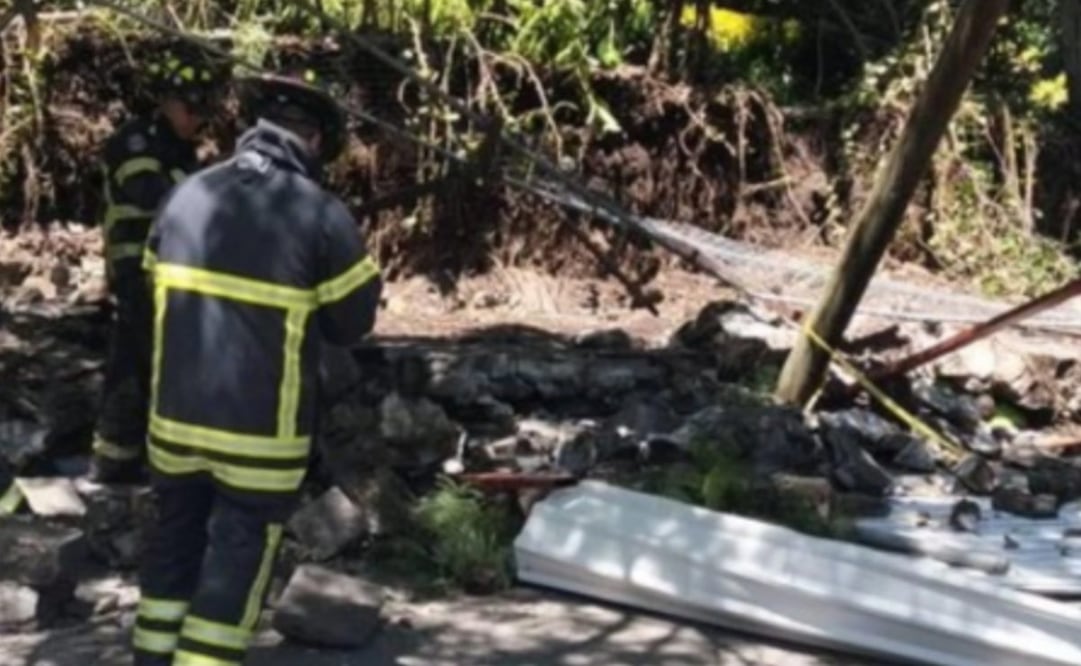 ¡Se les vino encima! Barda sepulta a seis trabajadores y mata a tres, en Huixquilucan (Foto: Especial)