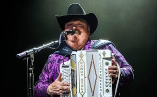 ¡Despedida sin adiós! Desalojan concierto de Ramón Ayala en la Plaza de Toros
