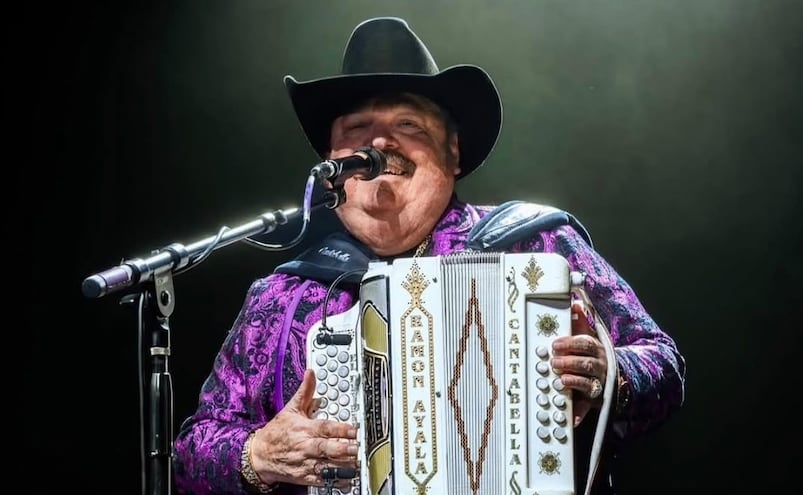 ¡Despedida sin adiós! Desalojan concierto de Ramón Ayala en la Plaza de Toros