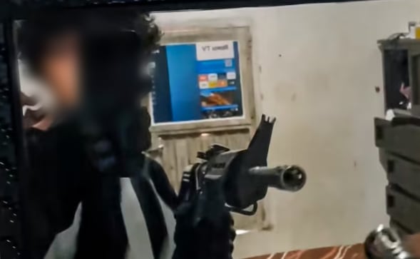 ¡FOTOS ARMADO! Así se exhibía en redes el menor que mató a 2 maestras en Michoacán