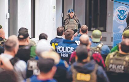 “Basura”: Kristi Noem desata indignación al referirse así a migrantes detenidos en redadas