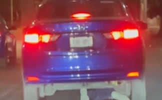 Captan a automovilista arrastrando a biker después de arrollarlo en calles de Iztapalapa