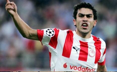 Nery Castillo lanza dardo hacia Alan Pulido para recalcar su popularidad en el Olimpiacos